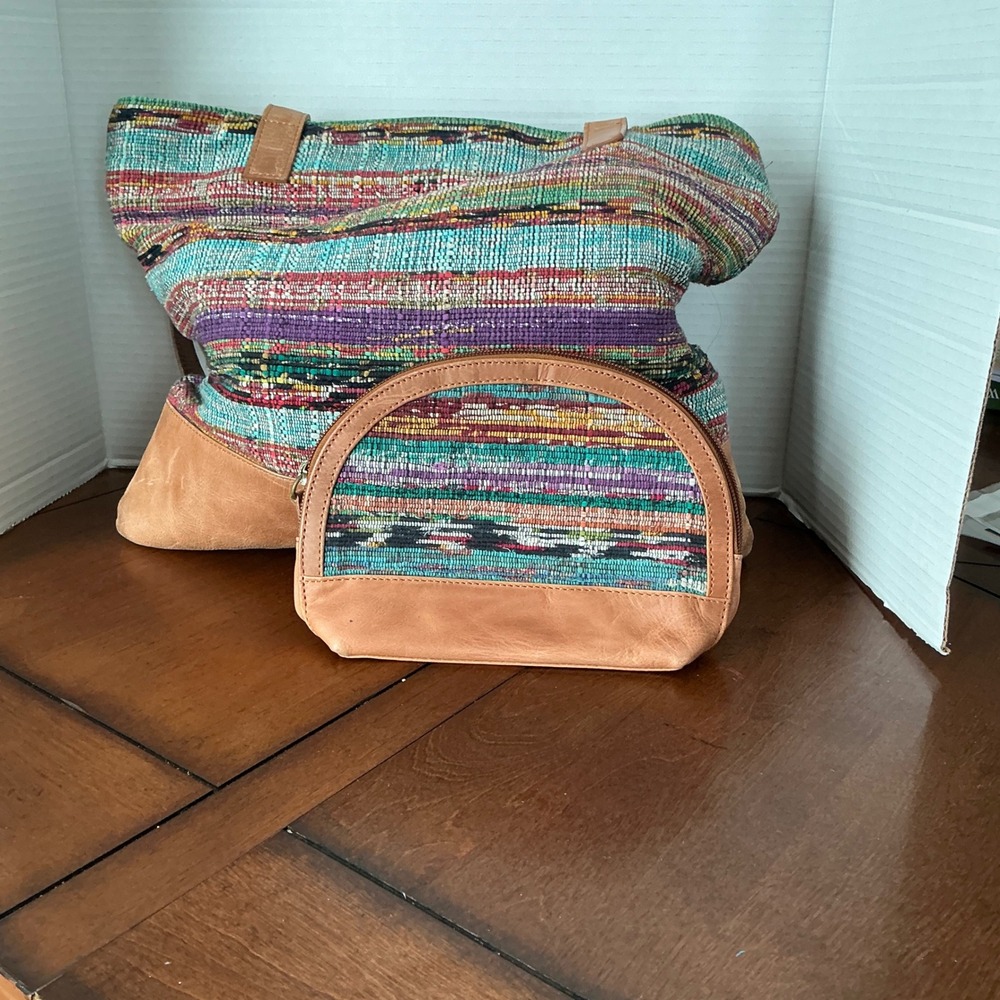 ✔️Multi-Color Woven Tote with Tan Leather Trim and make up bag